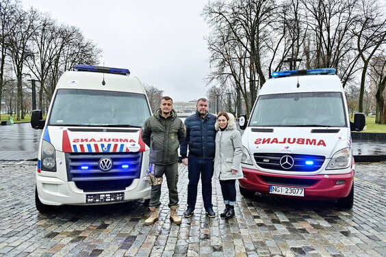 Нещодавно Харківська область отримала два автомобілі від благодійного фонду Life&peace з Варшави. Фото з сайту Харківської обласної військової адміністрації